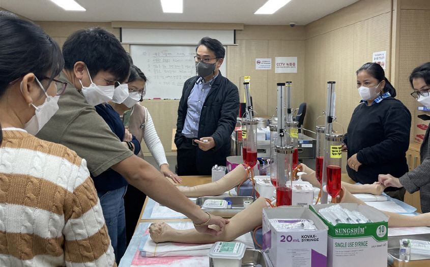 의대 시뮬에이션 센터, 지석영 센터 견학을 통한 한국의 시뮬레이션 실습 방법 체험